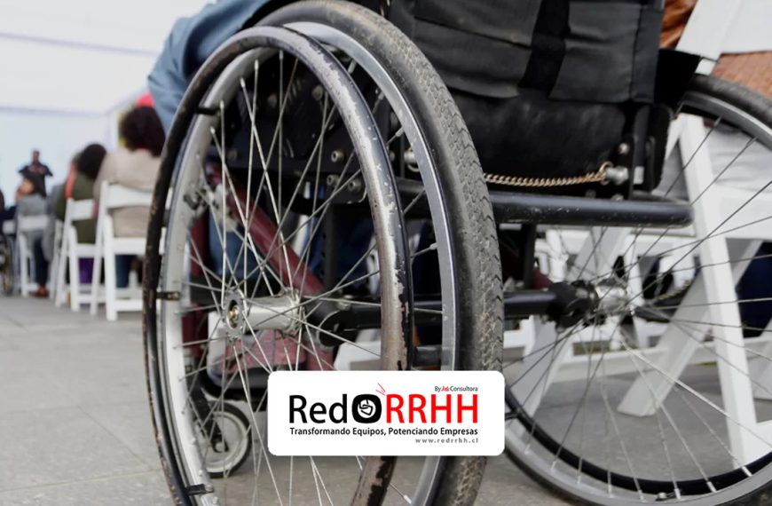 Uno de los aspectos más relevantes —y muchas veces mal comprendidos— de esta normativa es la obligación anual de informar su cumplimiento ante la Dirección del Trabajo, trámite que debe realizarse hasta el 31 de enero de cada año, mediante una comunicación electrónica obligatoria.